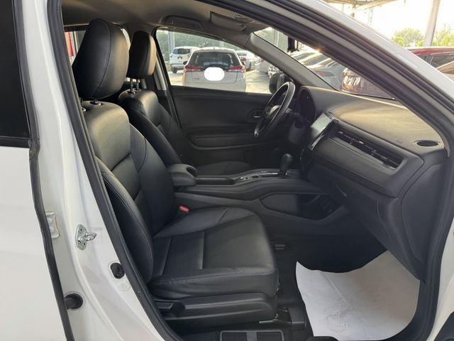 就是愛白車 ~ I-KEY、定速、換檔撥片、恆溫空調、TCS防滑、胎壓監控、後座分離傾倒 ! 可全貸 ~  第19張相片
