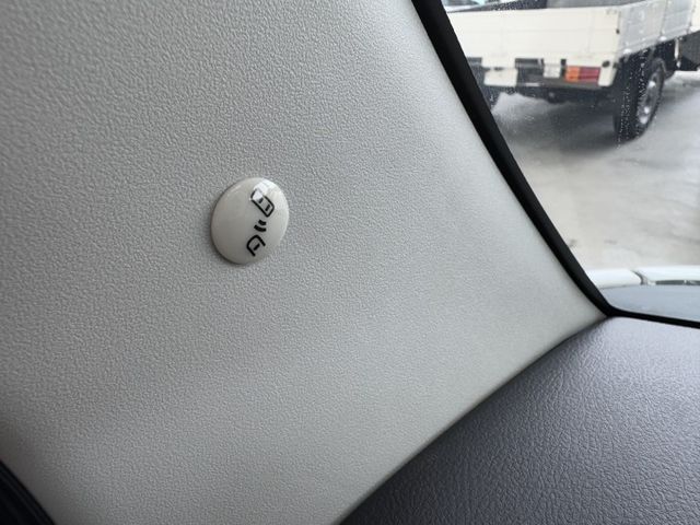 買領牌車找新永隆~全新車賣你二手價~讓你最划算~原廠四年12萬公里保固，現車不用等，錯過不再 ~  第19張相片
