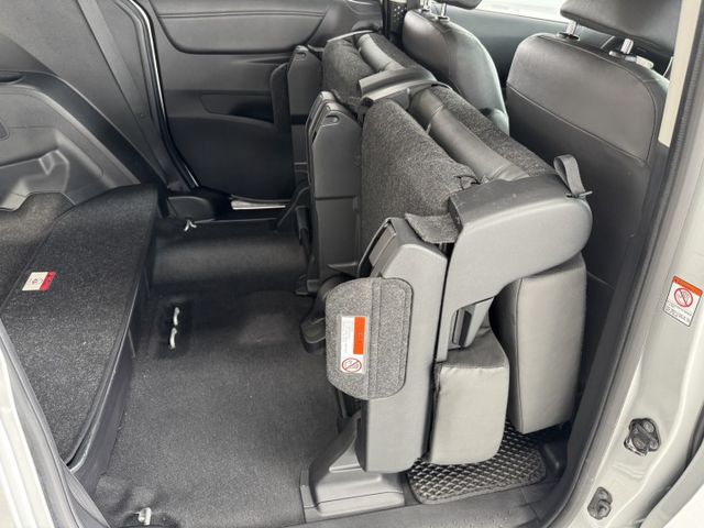 你沒看錯 ~ 我僅跑五萬多 ! I-KEY、車道偏離警示、自動緊急煞車、TCS防滑、胎壓監控、後座分離傾倒 !  第17張相片