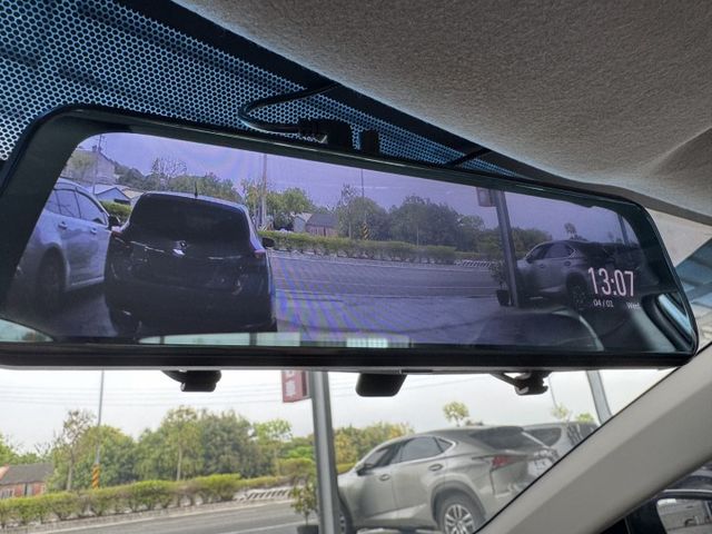 買車免求人~月繳6000輕鬆開回家~ 定速、大螢幕安卓機、胎壓監控、衛星導航、倒車顯影、ISOFIX、後座分離傾倒 !  第10張相片