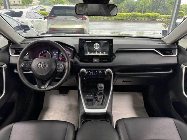 網友專屬優惠實施中 ~ 定速、ACC、車偏、煞停、TCS防滑、胎壓監控、後座出風口 ! 可全貸 ~  第4張相片
