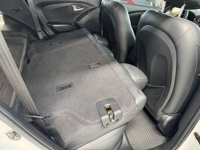 買車免求人~月繳4888輕鬆開回家 ~ 定速、電動座椅、抬頭顯示器、左右獨立空調、TCS防滑、後座分離傾倒~僅跑15萬  第18張相片