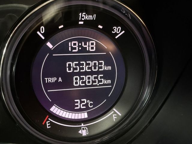 你沒看錯 ~ 僅跑五萬 !  定速、換檔撥片、恆溫空調、TCS防滑、胎壓監控、光感應頭燈、後座出風口 !  第2張相片
