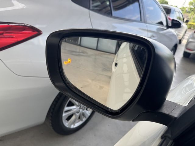 油電 ~ 就是愛白車 ! 免鑰使、定速、ACC、盲點偵測、車偏、煞停、恆溫空調、TCS防滑、胎壓監控 ~  第20張相片