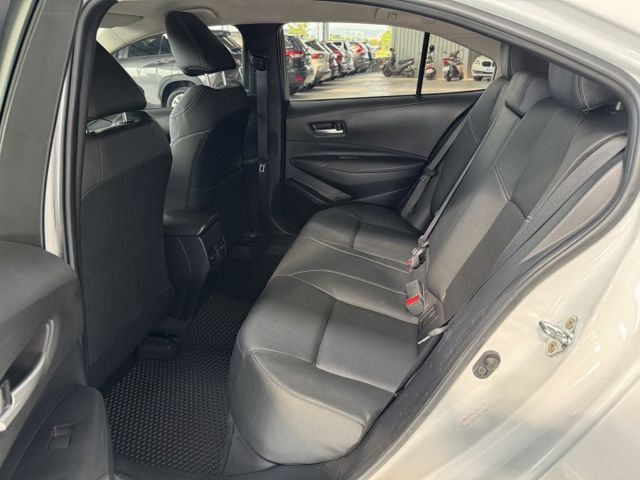 原廠保固中 ~ 僅跑四萬 !  定速、ACC、車偏、煞停、TCS防滑、胎壓監控、ISOFIX、後座分離傾倒 !  第3張相片