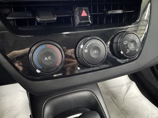 原廠保固中 ~ 僅跑四萬 !  定速、ACC、車偏、煞停、TCS防滑、胎壓監控、ISOFIX、後座分離傾倒 !  第8張相片