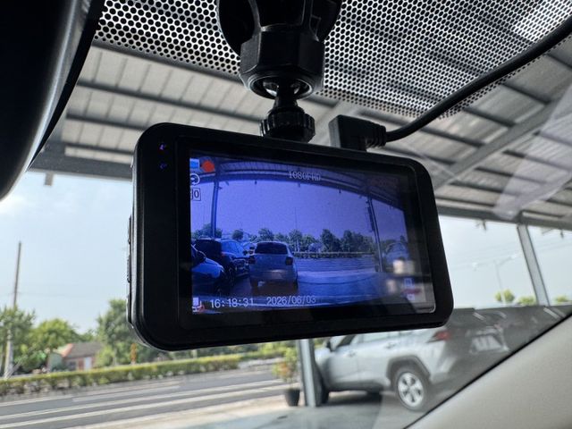 原廠保固中 ~ 僅跑四萬 !  定速、ACC、車偏、煞停、TCS防滑、胎壓監控、ISOFIX、後座分離傾倒 !  第10張相片