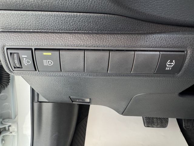 原廠保固中 ~ 僅跑四萬 !  定速、ACC、車偏、煞停、TCS防滑、胎壓監控、ISOFIX、後座分離傾倒 !  第13張相片