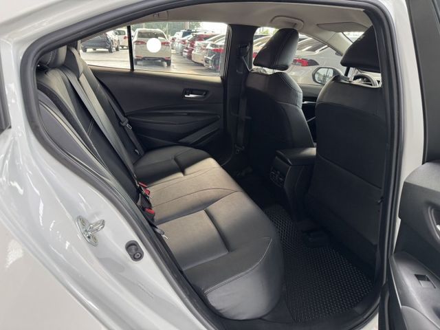 原廠保固中 ~ 僅跑四萬 !  定速、ACC、車偏、煞停、TCS防滑、胎壓監控、ISOFIX、後座分離傾倒 !  第18張相片