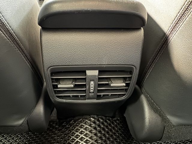 原廠保固中 ~ 僅跑四萬 !  定速、ACC、車偏、煞停、TCS防滑、胎壓監控、ISOFIX、後座分離傾倒 !  第19張相片
