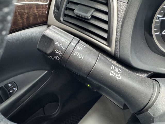 網友專屬優惠實施中 ~ 定速、衛星導航、倒車顯影、光感應頭燈、後座出風口、後座分離傾倒 ! 僅跑11萬 ~  第13張相片