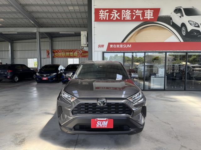 你沒看錯 ~ 僅跑三萬多 ! 定速、ACC、車偏、煞停、TCS防滑、胎壓監控、後座出風口、後座分離傾倒 !  第1張相片