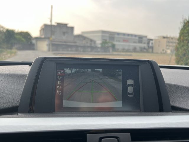 316i 免鑰匙啟動 摸門解鎖 HK音響 倒車顯影  第11張相片