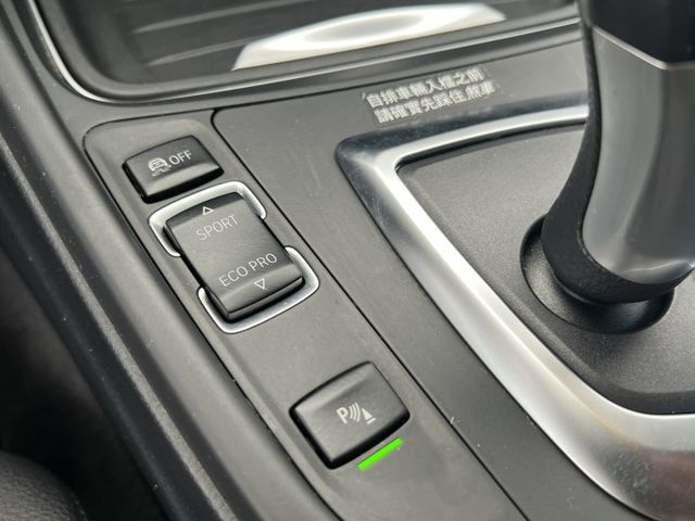 316i 免鑰匙啟動 摸門解鎖 HK音響 倒車顯影  第14張相片