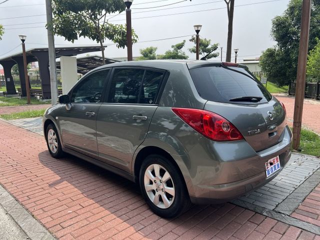 免鑰匙啟動 導航 倒車顯影 定速 摸門解鎖  第4張相片