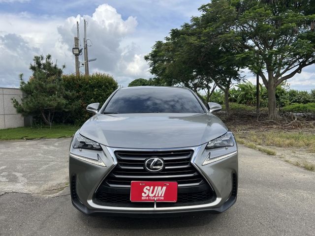 NX200T 有渦輪 天窗 免鑰匙啟動 摸門解鎖 倒車顯影 電動尾門  第2張相片