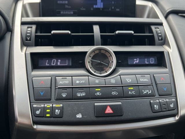 NX200T 有渦輪 天窗 免鑰匙啟動 摸門解鎖 倒車顯影 電動尾門  第10張相片