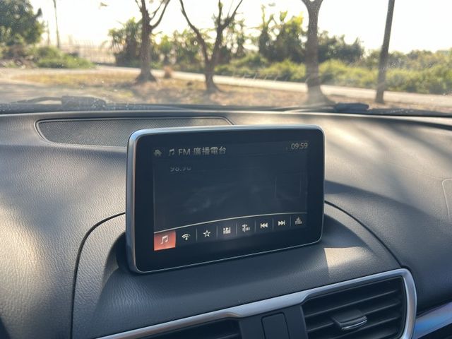 天窗 免鑰匙啟動 摸門解鎖 倒車顯影  第13張相片