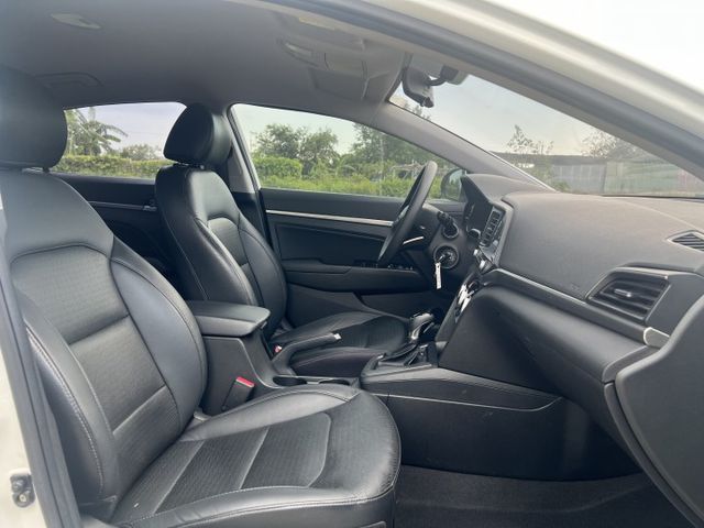 ELANTRA  第9張相片