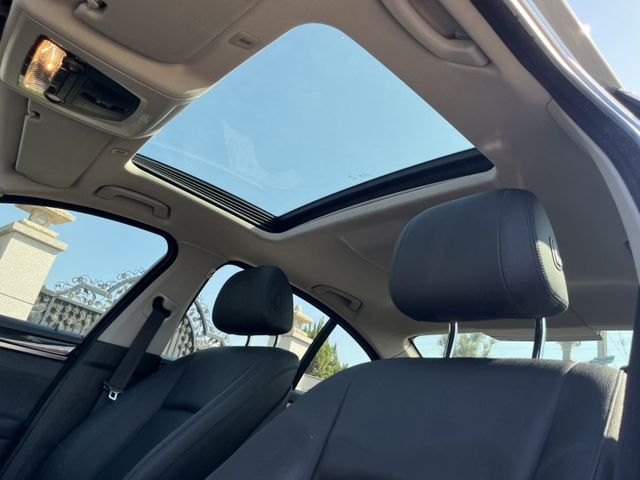 520i 都在原廠保養 選配天窗 HK音響 電動尾門 倒車顯影  第12張相片