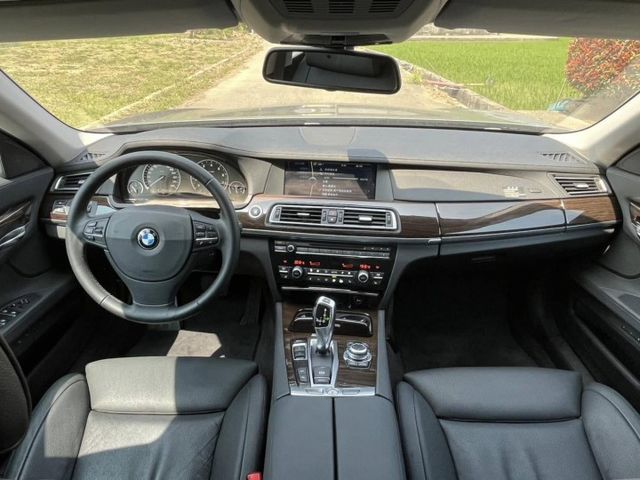 BMW 740Li   超低里程 僅跑9萬 全車原版件 20幾萬開回去帥  第12張相片