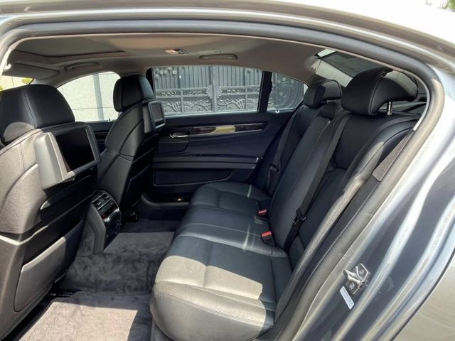 BMW 740Li   超低里程 僅跑9萬 全車原版件 20幾萬開回去帥  第15張相片