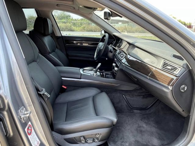 BMW 740Li   超低里程 僅跑9萬 全車原版件 20幾萬開回去帥  第16張相片