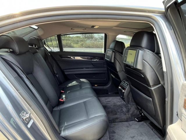 BMW 740Li   超低里程 僅跑9萬 全車原版件 20幾萬開回去帥  第17張相片