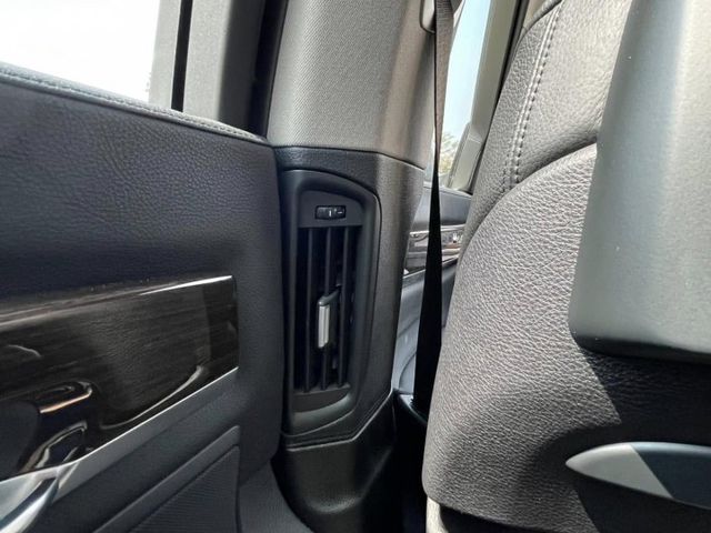 BMW 740Li   超低里程 僅跑9萬 全車原版件 20幾萬開回去帥  第18張相片