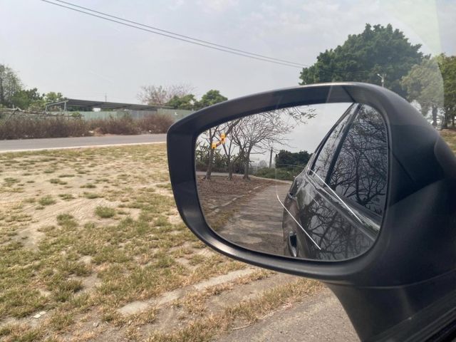 全原廠保養 新車價120萬 ACC跟車 盲點 360環景 Bose 音響 抬頭顯示  第13張相片