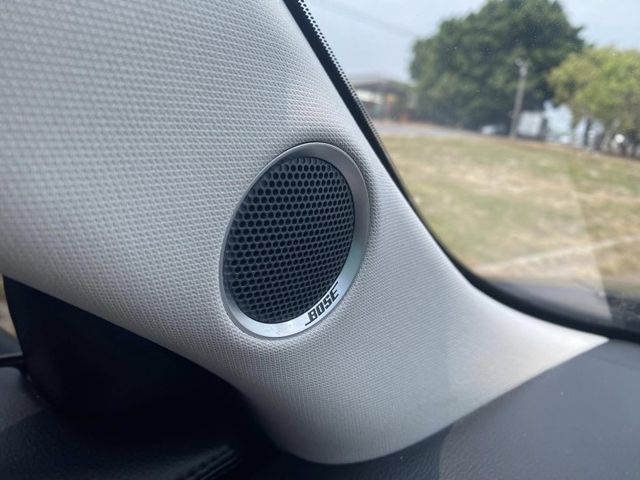 全原廠保養 新車價120萬 ACC跟車 盲點 360環景 Bose 音響 抬頭顯示  第17張相片