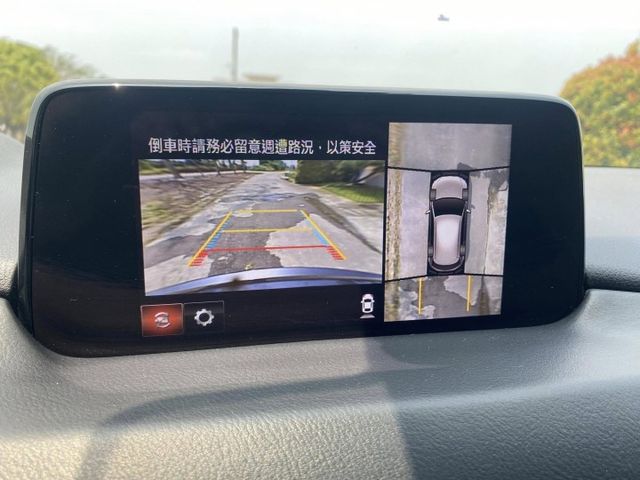 全原廠保養 新車價120萬 ACC跟車 盲點 360環景 Bose 音響 抬頭顯示  第18張相片