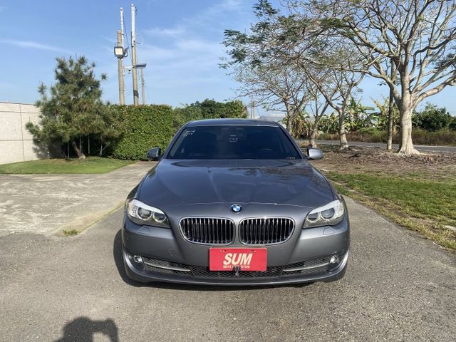 一手車 都在原廠保養 連行車紀錄器都在原廠裝 低里程 柴油有力又省油  第2張相片