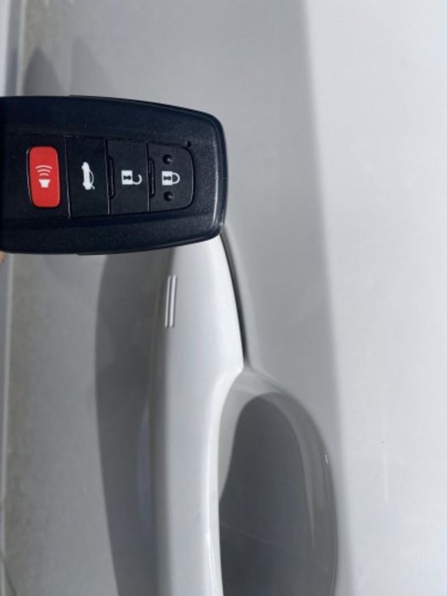 油電版 超低里程 新車保固中 僅跑3萬  第7張相片