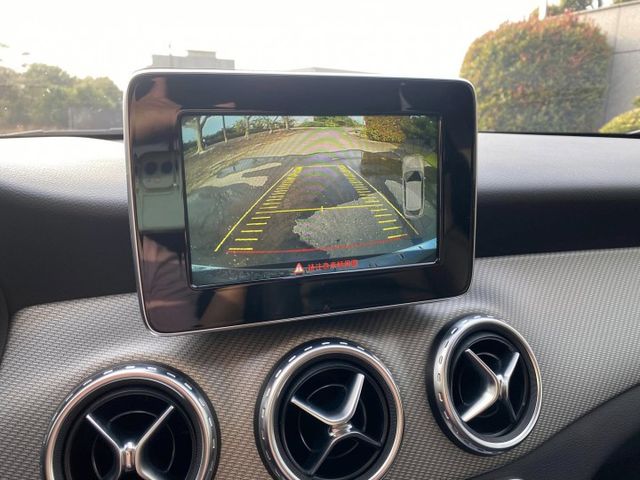 僅跑10萬 免鑰匙啟動 倒車顯影 電動尾門  第10張相片