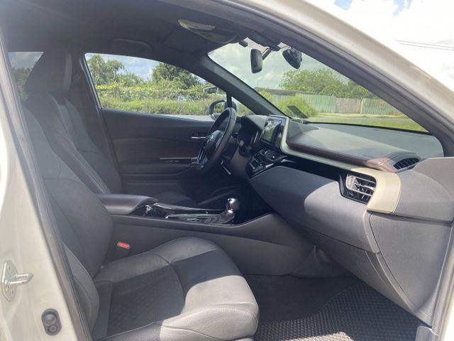 僅跑5萬  CHR 認證車 里程僅跑5萬 車況好  第16張相片