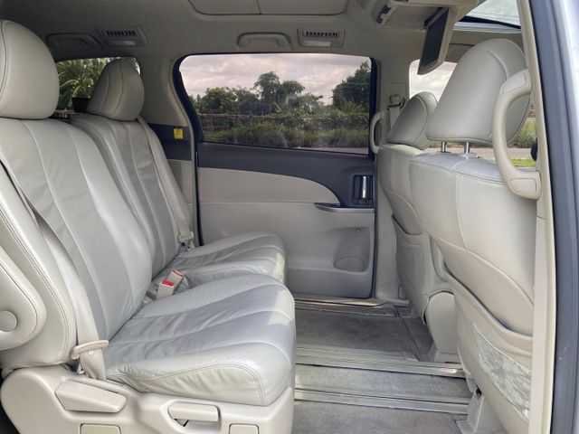 頂級款 雙電動滑門  第三排電動收折 超值得入手  第20張相片