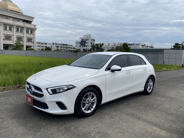 A180 小姐姐最愛 原廠保養 盲點摸門 配備基本滿 便宜賣 快就好  第1張相片