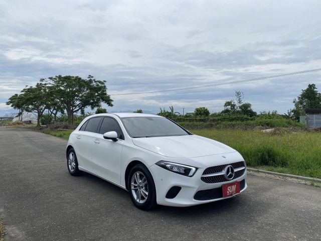 A180 小姐姐最愛 原廠保養 盲點摸門 配備基本滿 便宜賣 快就好  第3張相片