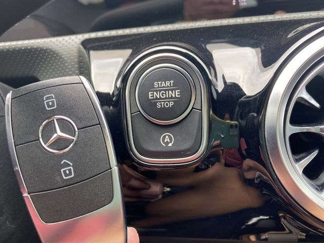 A180 小姐姐最愛 原廠保養 盲點摸門 配備基本滿 便宜賣 快就好  第11張相片