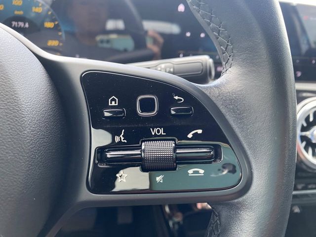 A180 小姐姐最愛 原廠保養 盲點摸門 配備基本滿 便宜賣 快就好  第13張相片