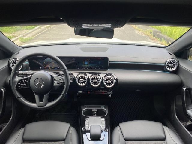 A180 小姐姐最愛 原廠保養 盲點摸門 配備基本滿 便宜賣 快就好  第15張相片