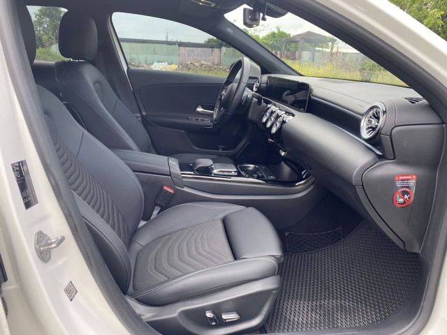 A180 小姐姐最愛 原廠保養 盲點摸門 配備基本滿 便宜賣 快就好  第18張相片