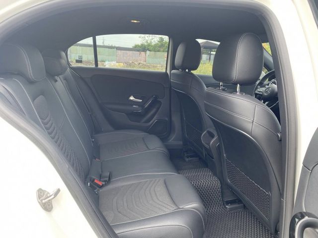 A180 小姐姐最愛 原廠保養 盲點摸門 配備基本滿 便宜賣 快就好  第19張相片