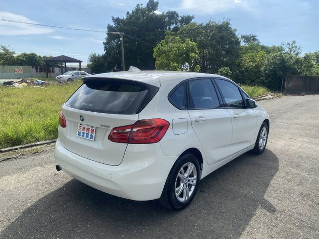 218i 汽油 僅跑8萬 氣氛好 車況讚  第4張相片