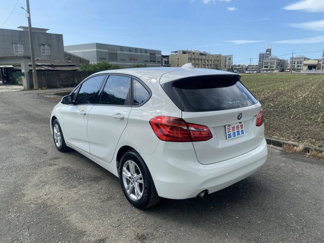 218i 汽油 僅跑8萬 氣氛好 車況讚  第6張相片