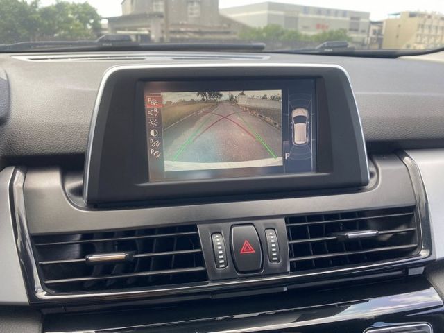 218i 汽油 僅跑8萬 氣氛好 車況讚  第9張相片