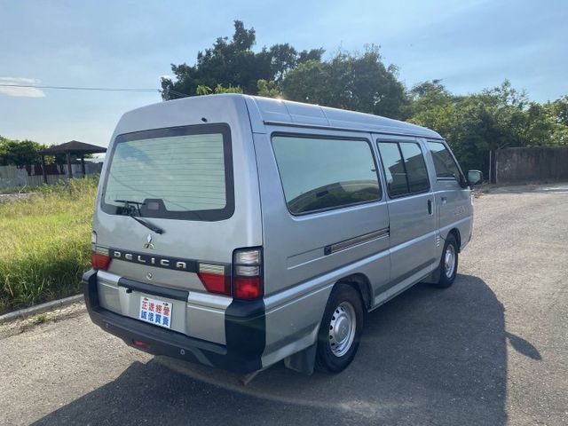 自排 超稀有 僅跑3萬  8人座  第5張相片