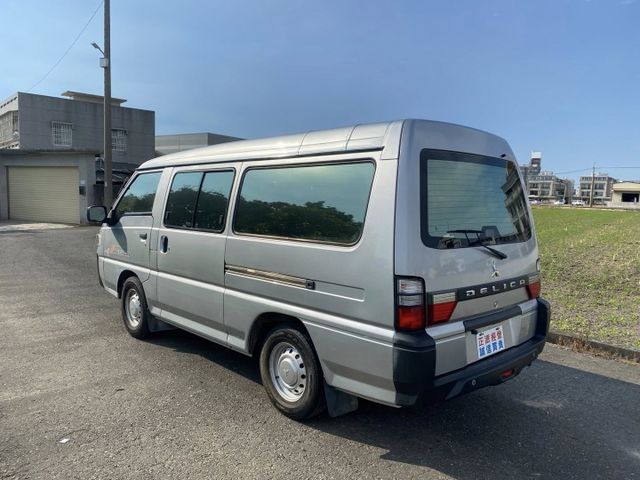 自排 超稀有 僅跑3萬  8人座  第7張相片