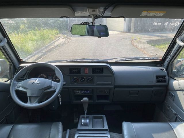 自排 超稀有 僅跑3萬  8人座  第15張相片